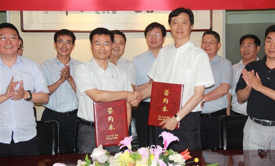E:\3.集團新聞\2017年新聞\6月份新聞\外網(wǎng)\06.15 和泓置地集團與蘇中建設(shè)集團舉行戰(zhàn)略合作簽約儀式\IMG_9931.JPG